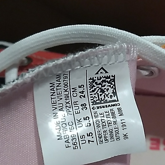 Flowered converse reposhed never worn - Picture 2 of 6